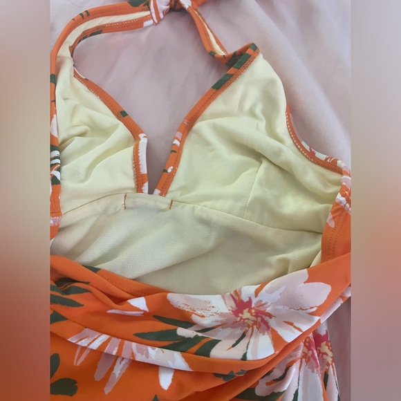 NWOT CUPSHE 🌴 Size Small - Women's One Piece Swimsuit Backless Halter V Neck - Picture 4 of 4